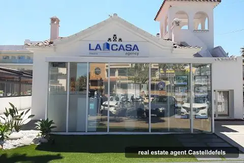 Agencia inmobiliaria y servicios inmobiliarios en Castelldefels Playa, real estate agents in castelldefels (photo 3)