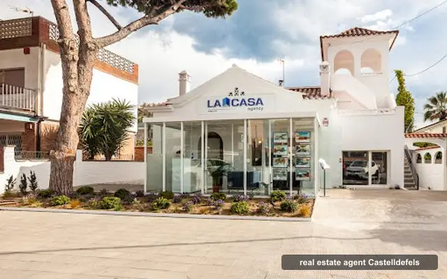 Agencia inmobiliaria y servicios inmobiliarios en Castelldefels Playa, real estate agent in Castelldefels