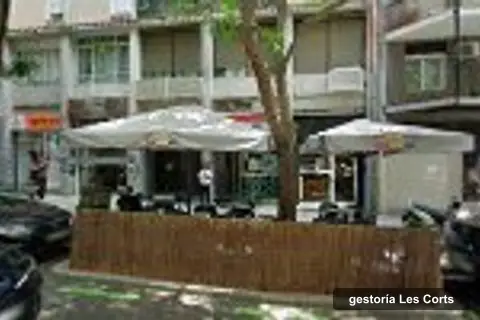 Homeriders BCN, gestorías and property tax advisors in les Corts (photo 3)