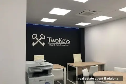 Inmobiliaria TwoKeys, real estate agents in badalona (photo 3)