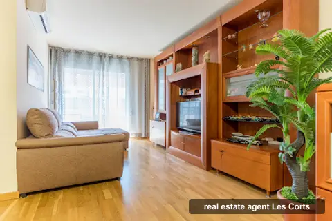 John Murga Agente Inmobiliario Barcelona, real estate agents in les Corts (photo 2)