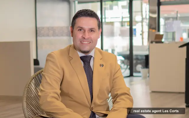 John Murga Agente Inmobiliario Barcelona, real estate agent in Les Corts, Barcelona
