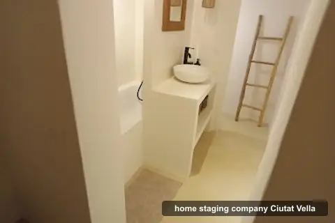 Microcementos Barcelona, home staging and interior designers in el Raval (photo 3)