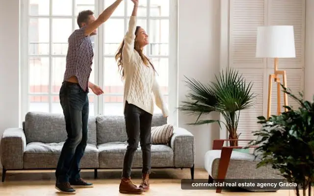 Tecnocasa agencia inmobiliaria, inmobiliaria comercial en Gràcia, Barcelona