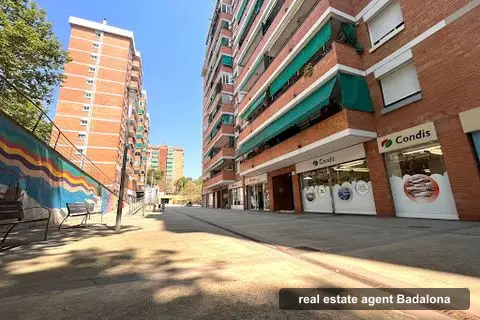 Tecnocasa agencia inmobiliaria, real estate agents in badalona (photo 3)