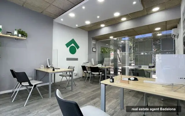 Tecnocasa agencia inmobiliaria, real estate agent in Badalona