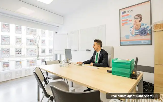 Tecnocasa agencia inmobiliaria, real estate agent in Sant Andreu, Barcelona