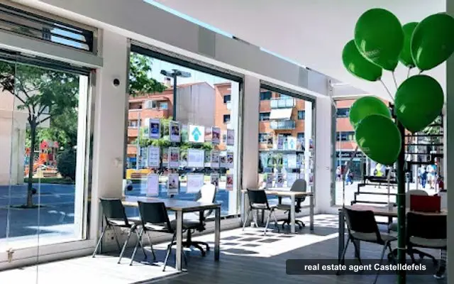 Tecnocasa agencia inmobiliaria, real estate agent in Castelldefels